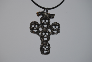 GUNS N ROSES - Skull Cross - silberner Metallanhänger