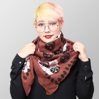 Braunes Batik-Tuch mit Sugar Skull Totenköpfen